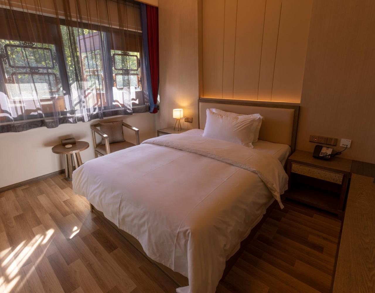 The Hump Hostel 驼峰客栈 Kunming Extérieur photo